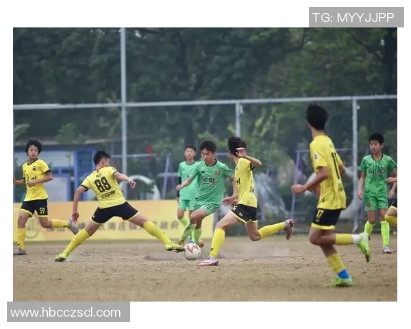 南京足球队与杭州足球队赛后分析实力对比与战术探讨 南京足球队与杭州足球队赛后分析实力对比与战术探讨